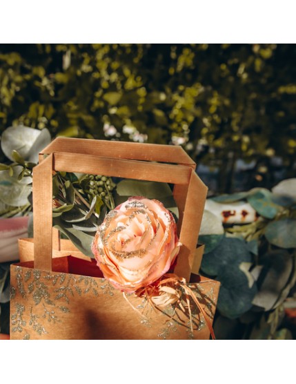 Branche de Rose Blush et Paillettes, Feuillages et Raphia 17 cm Faites La Fête Accessoires de décoration